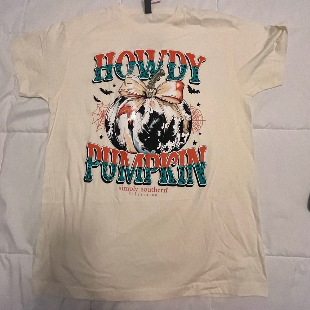 Simply Southern “Howdy Pumpkin” Cream T-Shirt. Size Medium